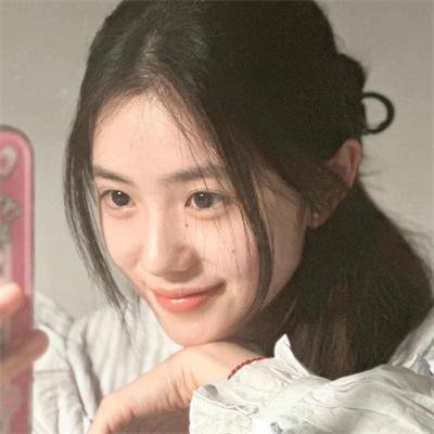 穿黄靴子的女孩